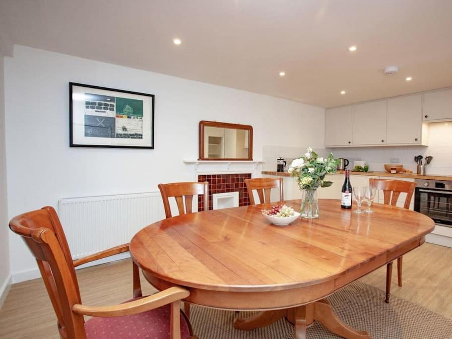 1 Perfectly Located Stylish, Comfortable Apartment Sidmouth Exterior photo