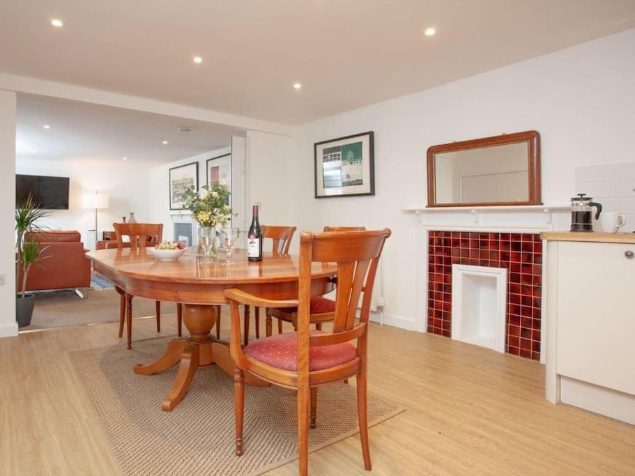 1 Perfectly Located Stylish, Comfortable Apartment Sidmouth Exterior photo